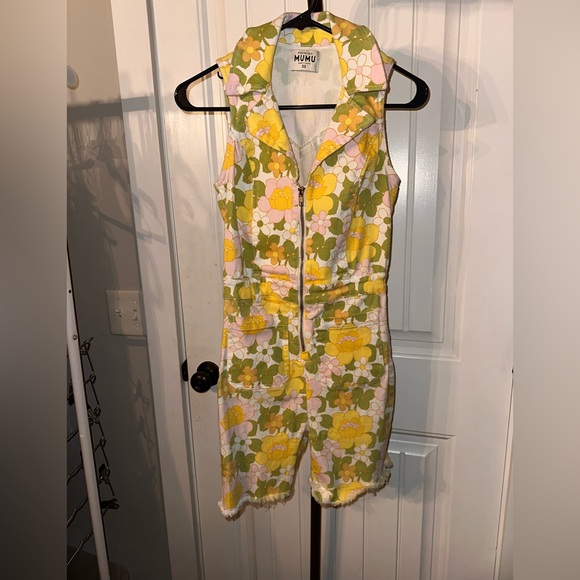 Show Me Your MuMu Size XS Yellow and Green Floral Full Zip Romper - Picture 1 of 7